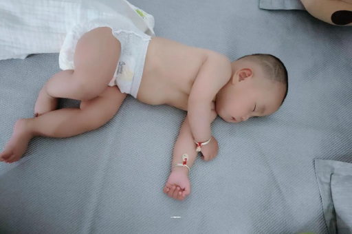 鄢陵怀孕多久会显肚子